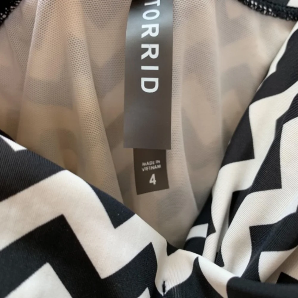 Torrid Size 4 Black & White Chevron One Piece Swimsuit | Plus Size 4X